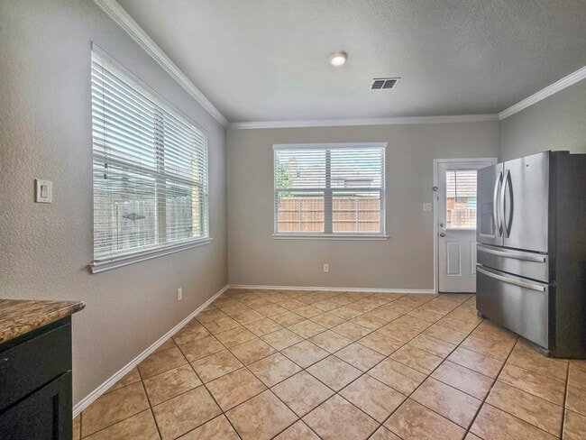 Building Photo - 12320 Walden Wood Dr