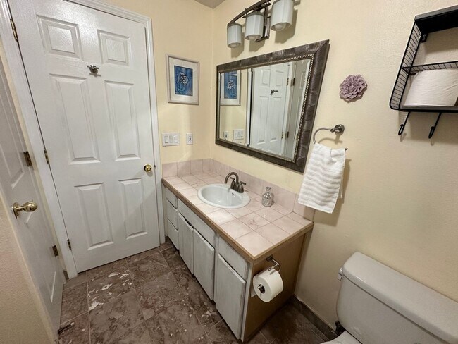 Building Photo - 14441 NE Morris Ct