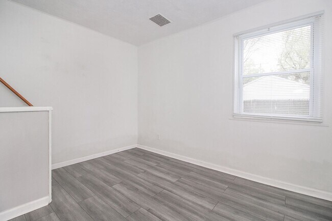 Building Photo - 3822 W 133rd St