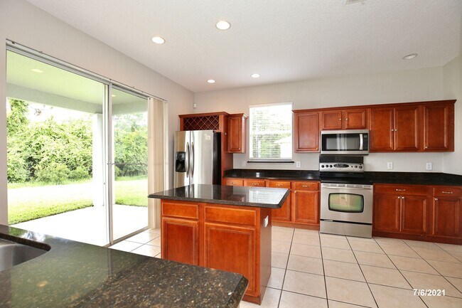 Building Photo - Gorgeous 4/2.5 Home with a 2 Car Garage Lo...
