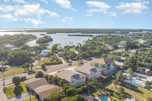 Building Photo - 1279 S Orlando Ave