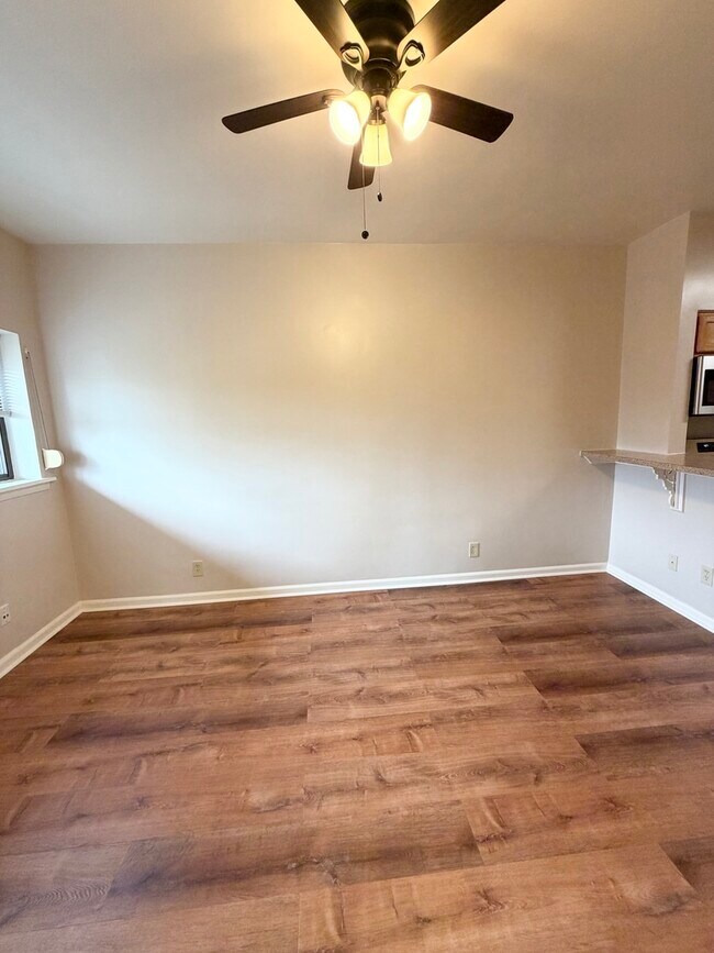 Building Photo - 1521 E 65th St