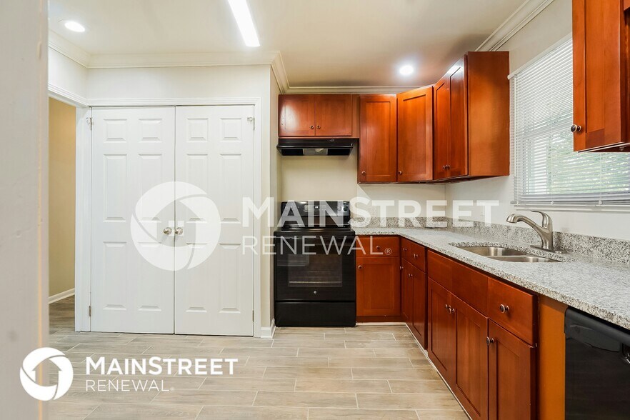 Building Photo - 2818 Micmac Dr