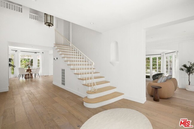 Building Photo - 712 N Rodeo Dr