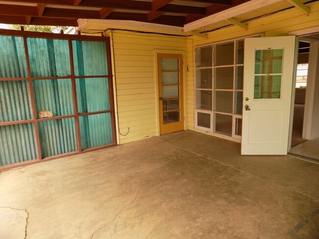 Building Photo - 2537 Greta Pl