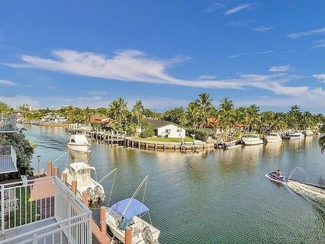 Building Photo - 2430 NE 135th St