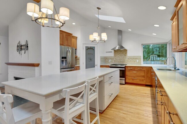 Building Photo - Beautifully Renovated Home in the Heart of Normandy Park