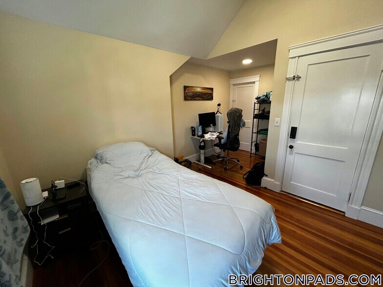 Building Photo - 1 Glenley Terrace