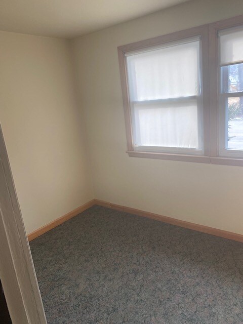 Building Photo - 1702 N Oneida St