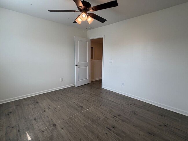 Building Photo - 1097 Sapphire Dr