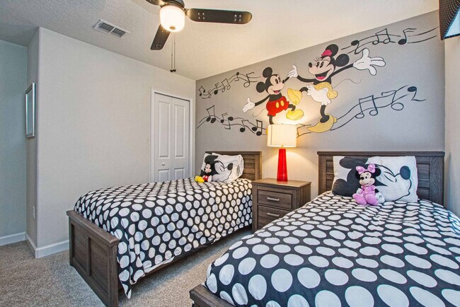 Building Photo - 9160 Scramble Dr