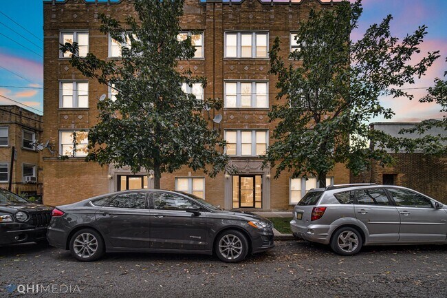 Building Photo - 4006 W Nelson St
