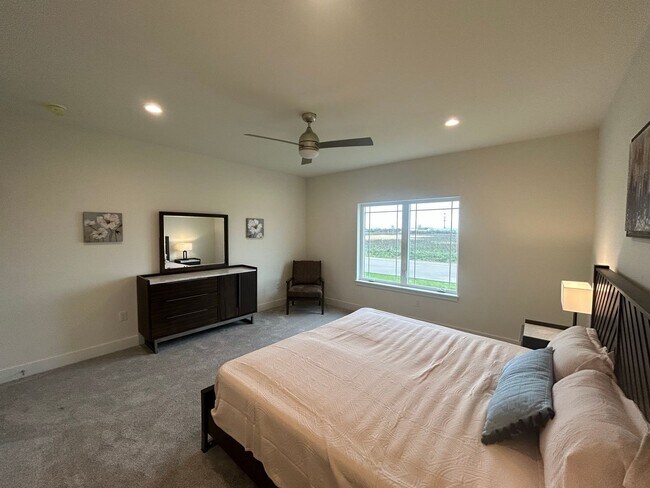 Building Photo - 5706-5708 Eternity Drive