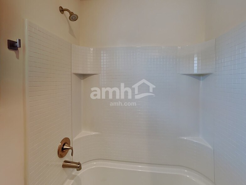 Building Photo - 33047 Lookout Ln