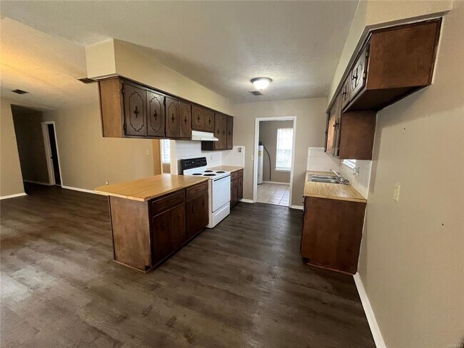 Building Photo - Spacious 4BR/2BA Home In Montgomery, AL