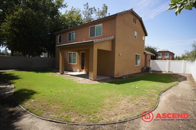 Building Photo - Stunning 4 Bed, 2.5 Bath Home with Pool Access | Southwest Bakersfield