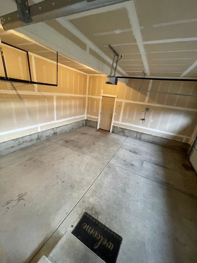 Building Photo - Beautiful 3 Bedroom on Large Corner Lot!