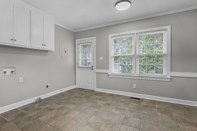 Building Photo - 3007 Buckingham Rd NW