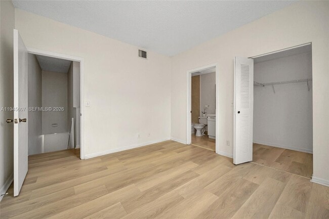 Building Photo - 1210 Sorrento Dr