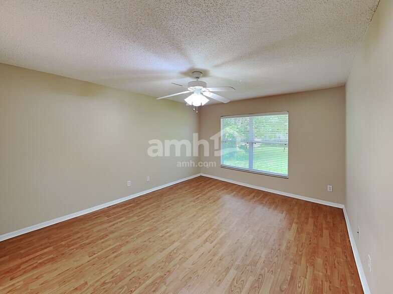 Building Photo - 12131 Woodglen Cir