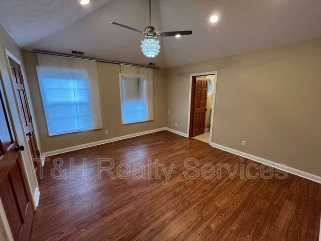 Building Photo - 2059 Ruckle St