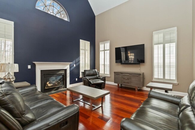 Building Photo - Beautiful Home just minutes from Mountain Island lake