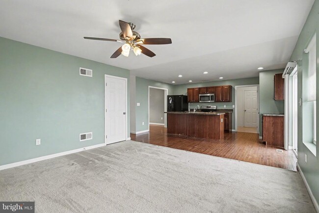 Building Photo - 27 E Imperial Dr