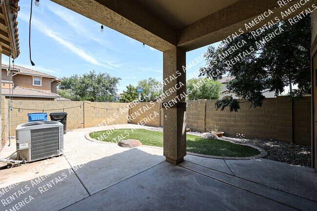 Building Photo - 1074 S Hawk Ln