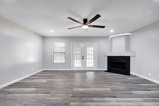 Building Photo - ***APPLICATION CURRENTLY UNDER REVIEW***Co...