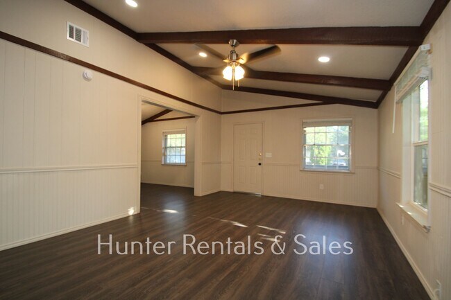 Building Photo - Won't Last!