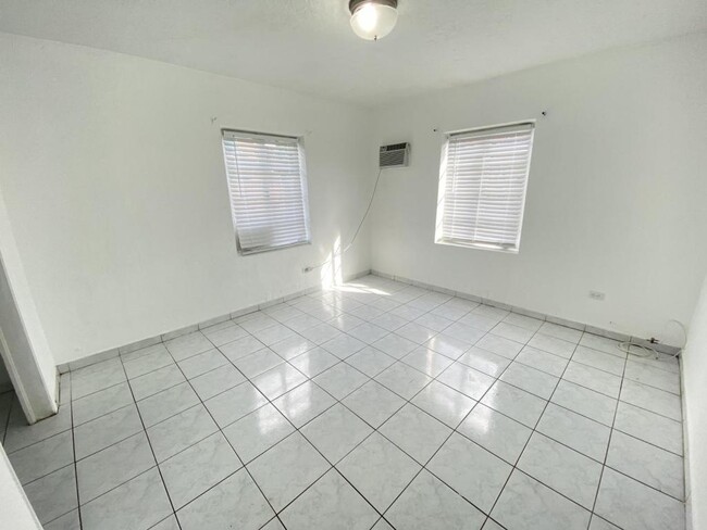Building Photo - 1421 E 8th Ave