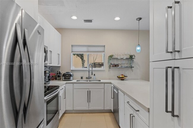 Building Photo - 396 NE 33rd Terrace