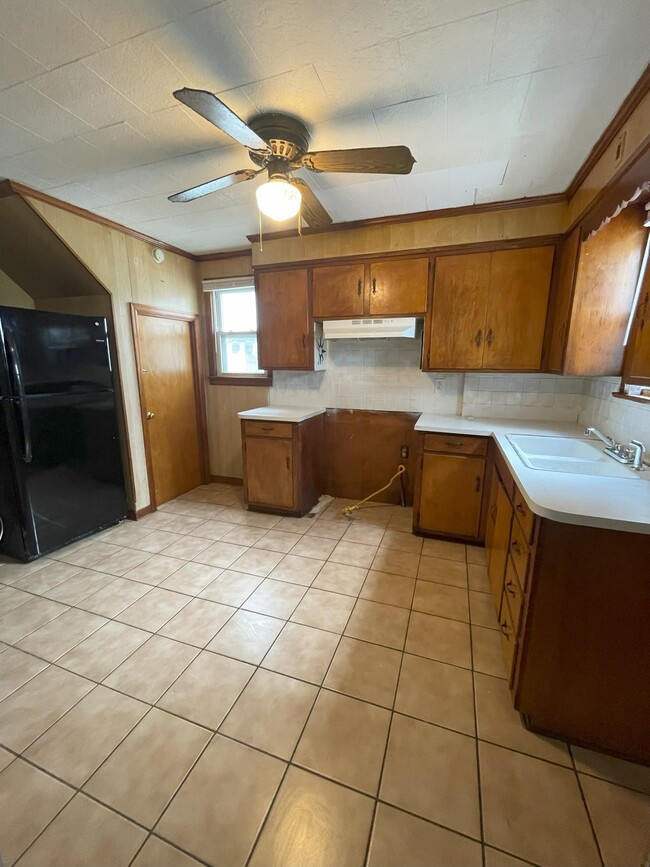 Building Photo - 53 E Lake St