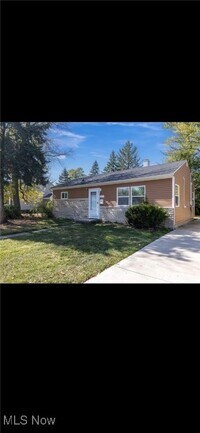 Building Photo - 207 Fairlawn Ave