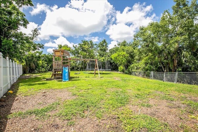 Building Photo - 1302 Georgetowne Cir