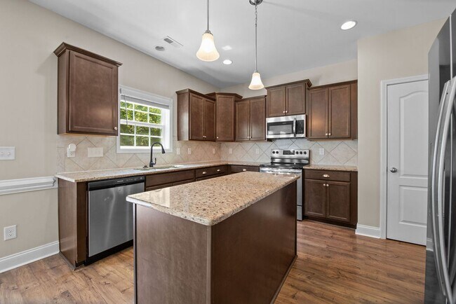 Building Photo - Gorgeous 3 Bed 2.5 Bath Home in Lexington Plantation