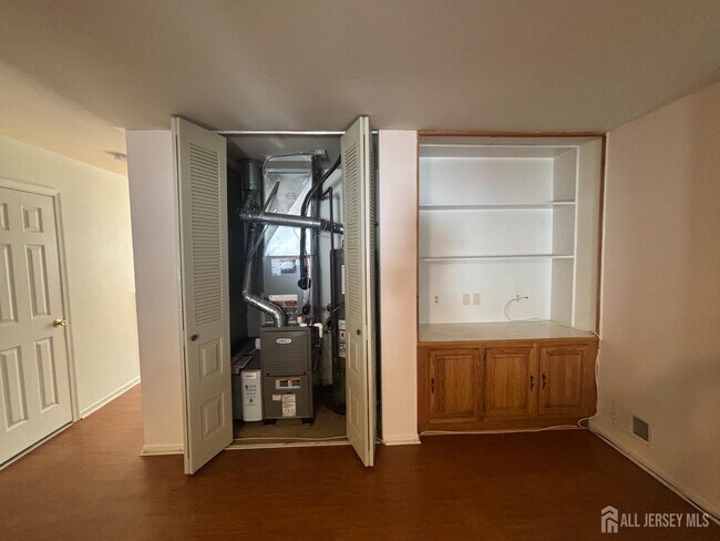 Building Photo - 211 Gambocz Ct