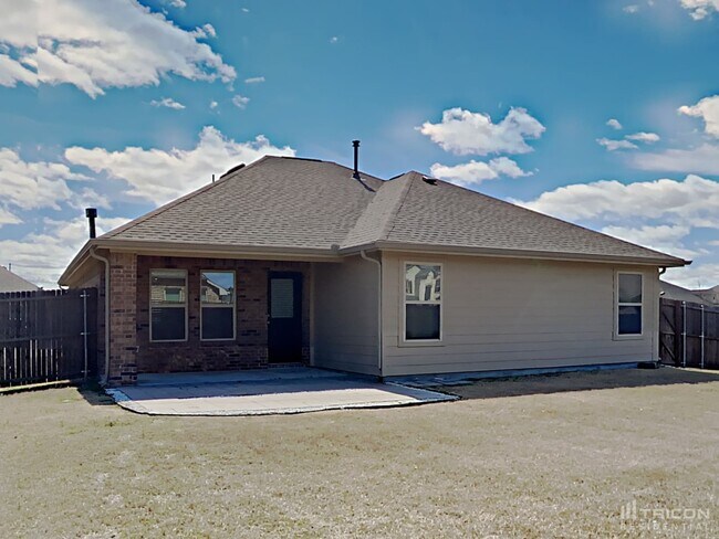 Building Photo - 1214 Cres View Dr
