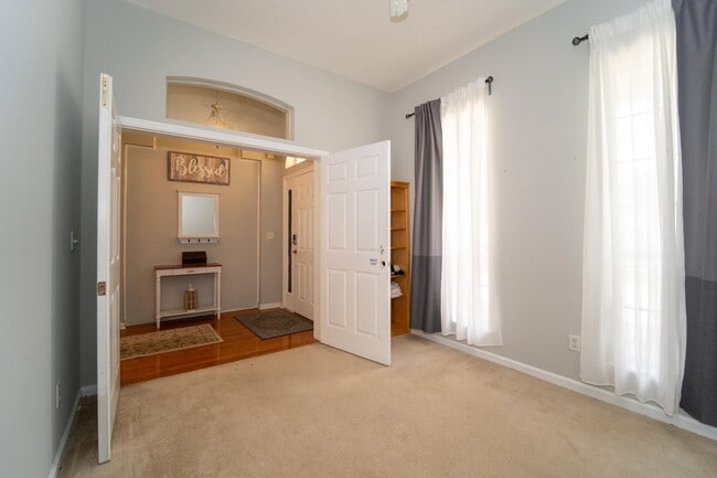 Building Photo - 109 Bilbao Dr