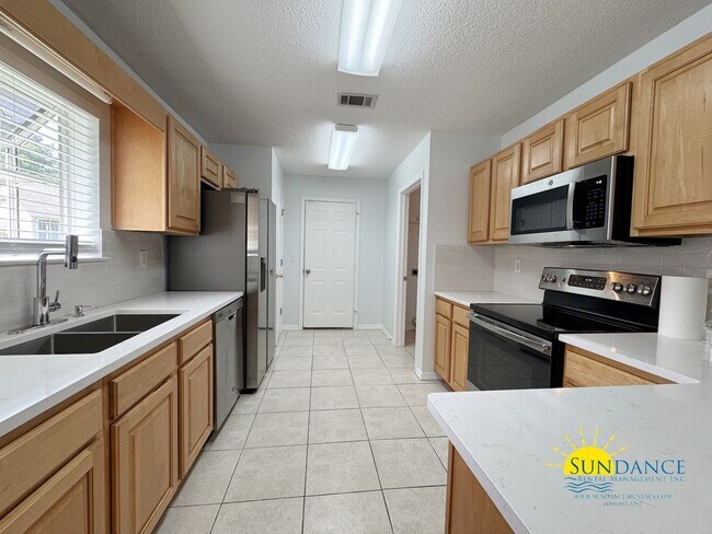 Building Photo - Renovated 3-Bedroom Home on Quiet Cul-de-S...