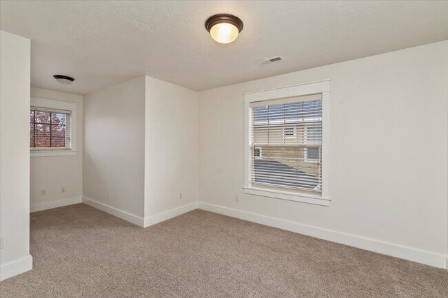 Building Photo - 12722 N 9th Ave