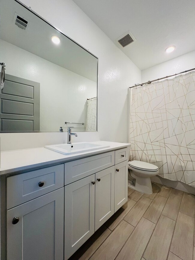Building Photo - Beautiful Lennar 4-Bedroom Home with Resor...