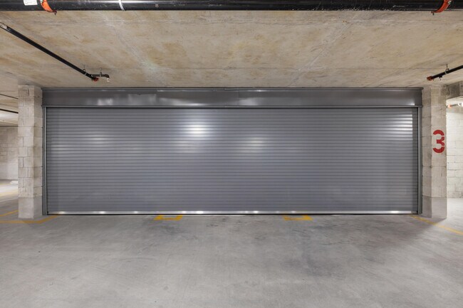 Building Photo - 700 NE 24th St