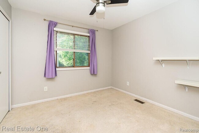 Building Photo - 668 Sherry Dr