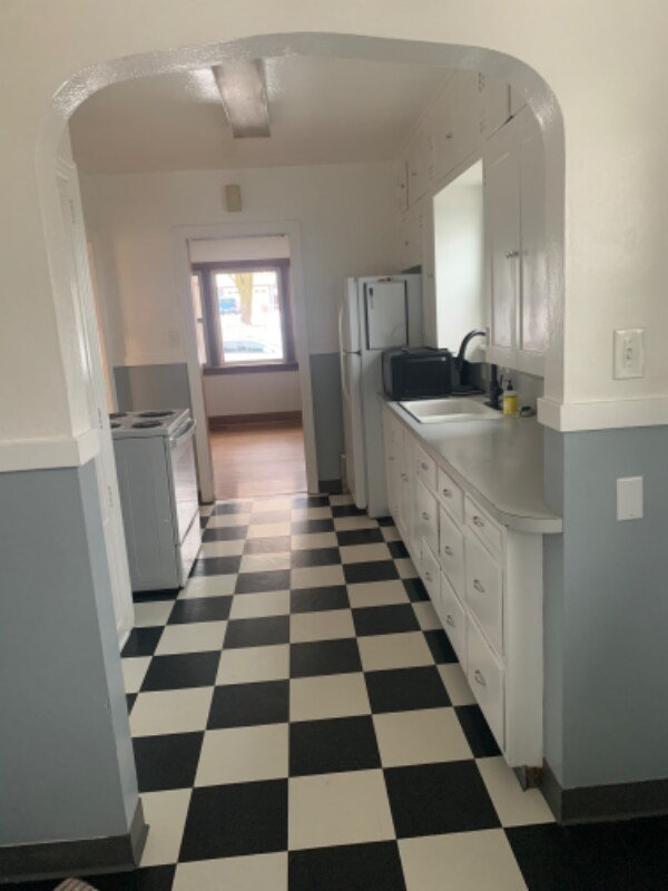 Building Photo - 1511 E 11th Ave