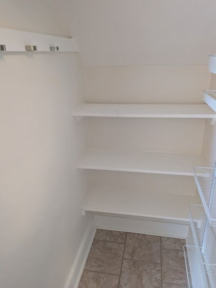 Building Photo - 5313 Broadway, 1