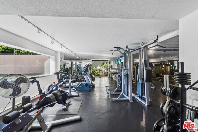 Building Photo - 1131 Alta Loma Rd