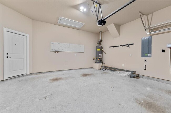 Building Photo - Ready for Immediate Move-In!  4 Bed 3 Bath Renovated 2605 SQFT House in Reserves at Westridge