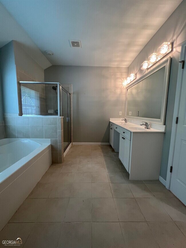 Building Photo - 1516 Bouvier Pl