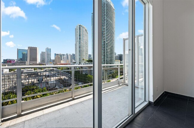 Building Photo - 690 SW 1st Ct